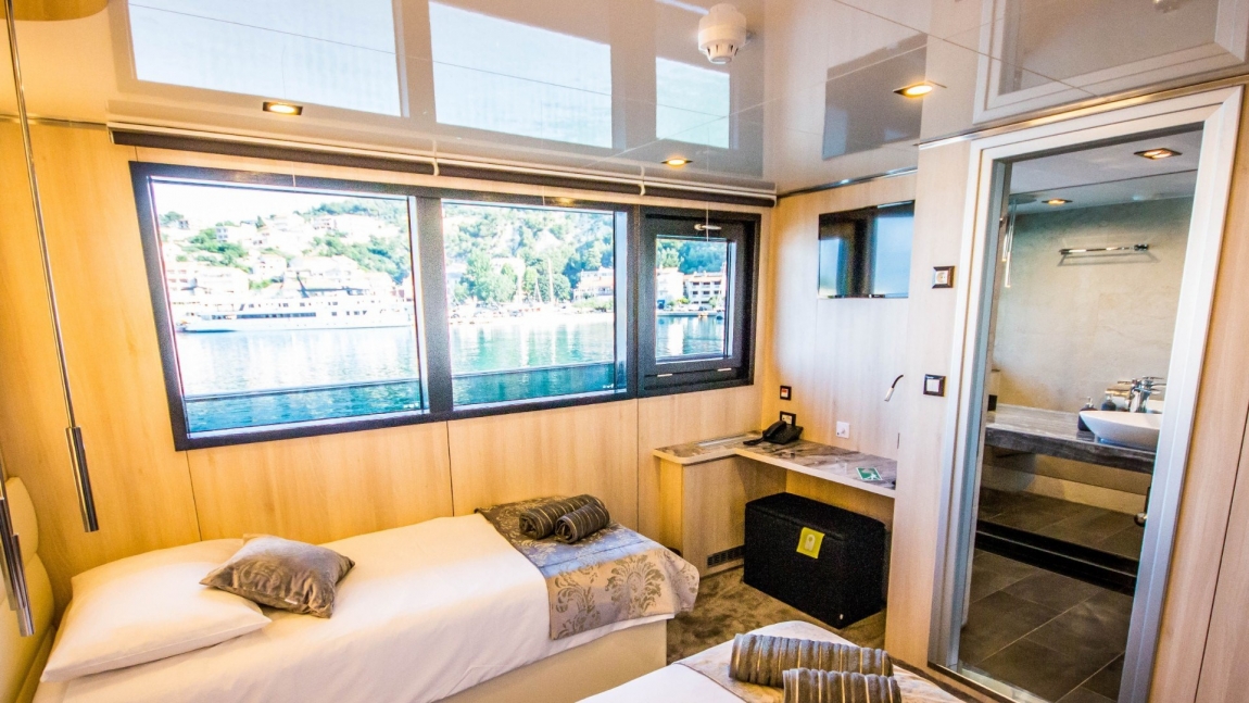 Black Swan: Dubrovnik to Opatija | Croatia Holidays